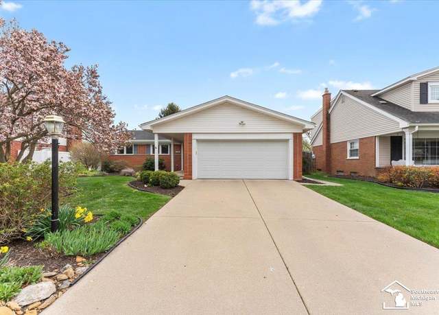 Property at 1870 Kenwood St, Trenton, MI 48183, 3 beds, 2 baths