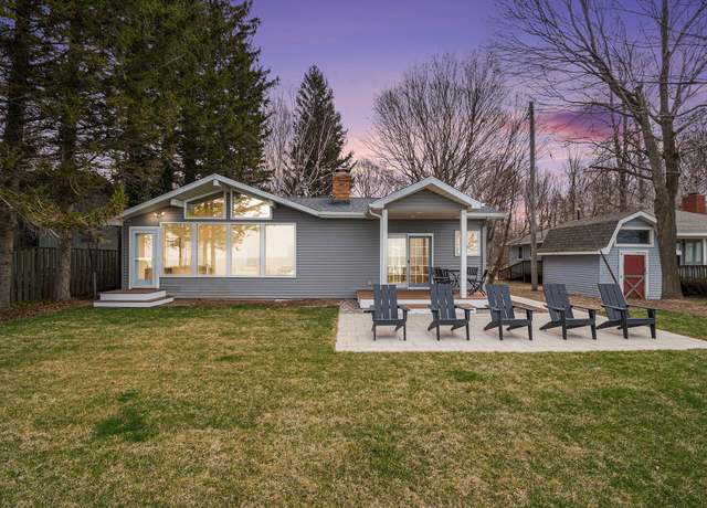 Property at 1184 Cherry Dr, South Haven, MI 49090, 3 beds, 1.5 baths