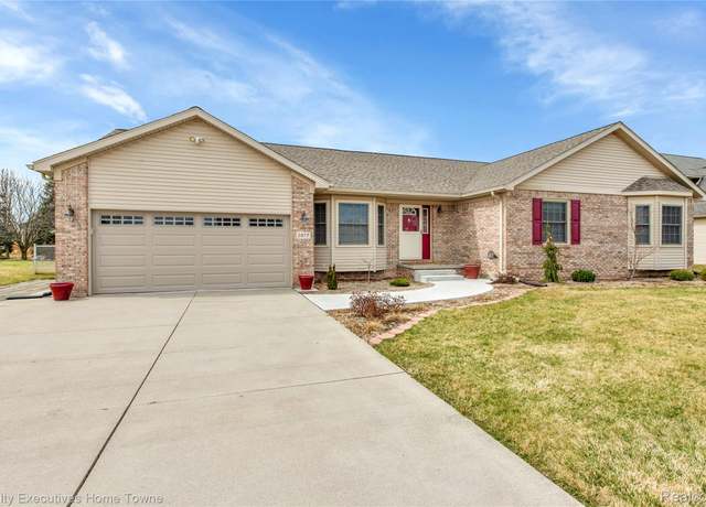 Property at 2877 Tanglewood Dr, Kimball, MI 48074, 3 beds, 3 baths