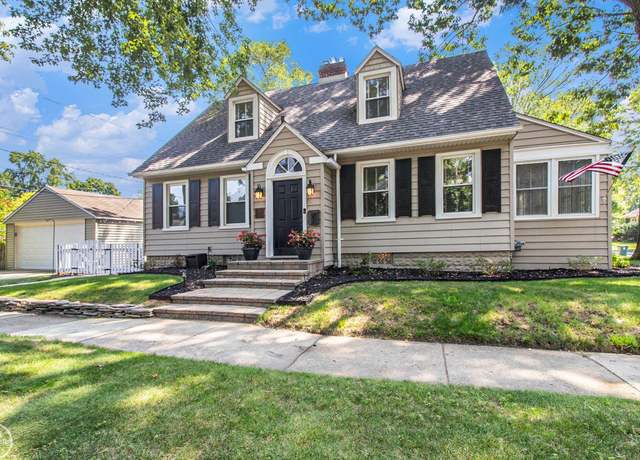 Property at 1103 E 5th St, Royal Oak, MI 48067, 4 beds, 2.5 baths