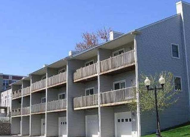 Property at 7 River Bluff Dr, Mt Clemens, MI 48043, 2 beds, 2.5 baths