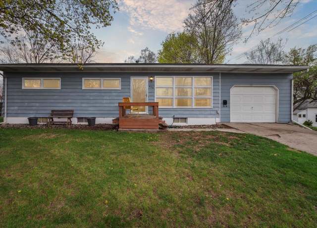 Property at 422 W Center, Alma, MI 48801, 4 beds, 1.5 baths