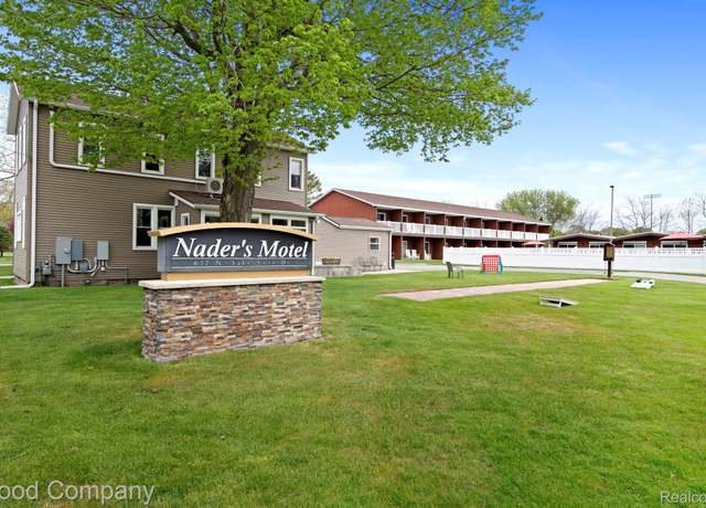 Property at 612 N Lakeshore Dr, Ludington, MI 49431, 3 beds, 3.5 baths