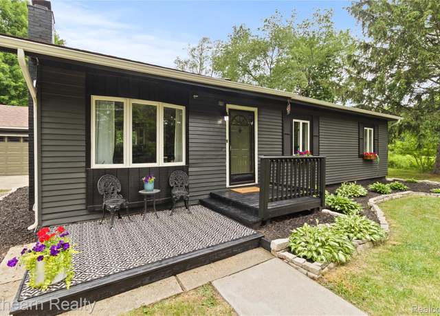 Property at 10129 Nimphie Rd, Fenton, MI 48430, 2 beds, 1 bath