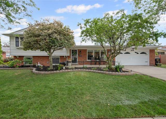 Property at 1659 Boxford St, Trenton, MI 48183, 3 beds, 1.5 baths