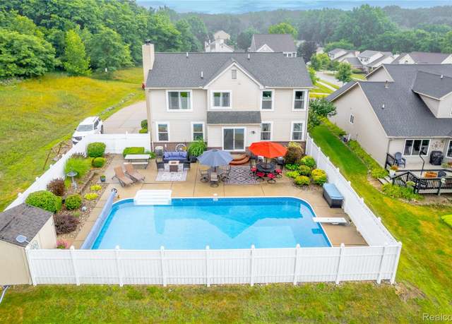 Property at 742 Maple Tree Dr, Fenton, MI 48430, 4 beds, 3.5 baths