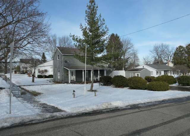 Property at 502 N Maple St, Ithaca, MI 48847, 3 beds, 1.5 baths