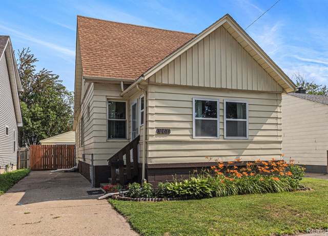 Property at 967 E Coy Ave, Hazel Park, MI 48030, 4 beds, 2 baths