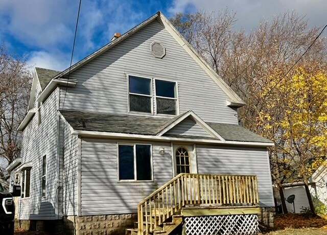Property at 313 N Stewart Ave, Fremont, MI 49412, 4 beds, 1 bath