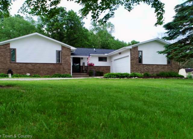 Property at 8811 Coyle Dr, Pinckney, MI 48169, 3 beds, 2 baths