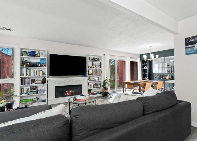 Property at 2401 Packard St Unit 33D, Ann Arbor, MI 48104, 2 beds, 1 bath