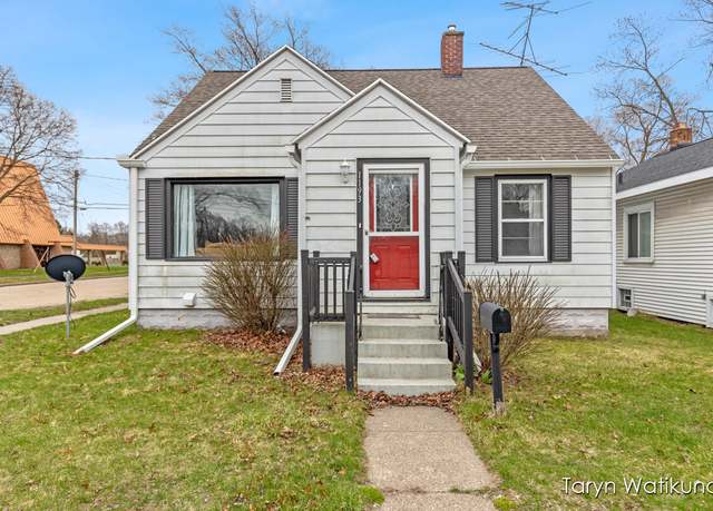 Property at 1193 E Apple Ave, Muskegon, MI 49442, 4 beds, 1 bath