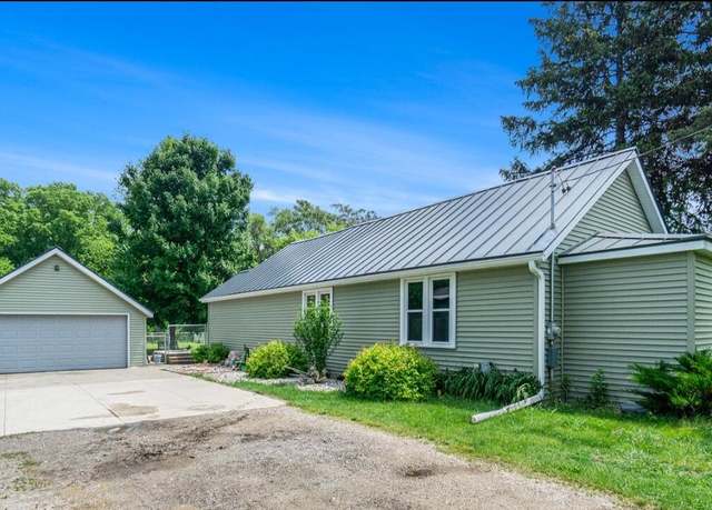 Property at 1027 E Railroad St, Hastings, MI 49058, 2 beds, 1 bath