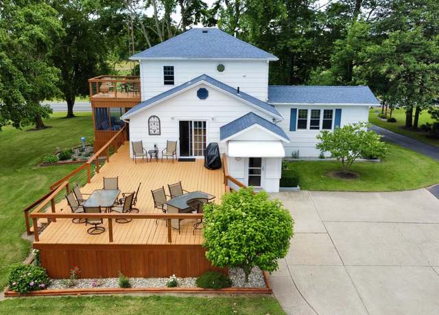 Property at 8595 E Napier Ave, Benton Harbor, MI 49022, 3 beds, 2 baths