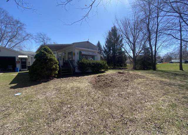 Property at 942 Shaw Rd, Casnovia, MI 49318, 2 beds, 1 bath