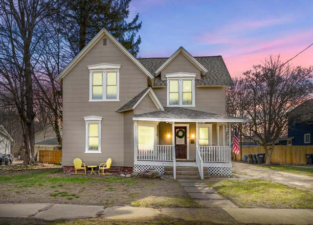 Property at 265 N Bailey Ave, South Haven, MI 49090, 4 beds, 3 baths