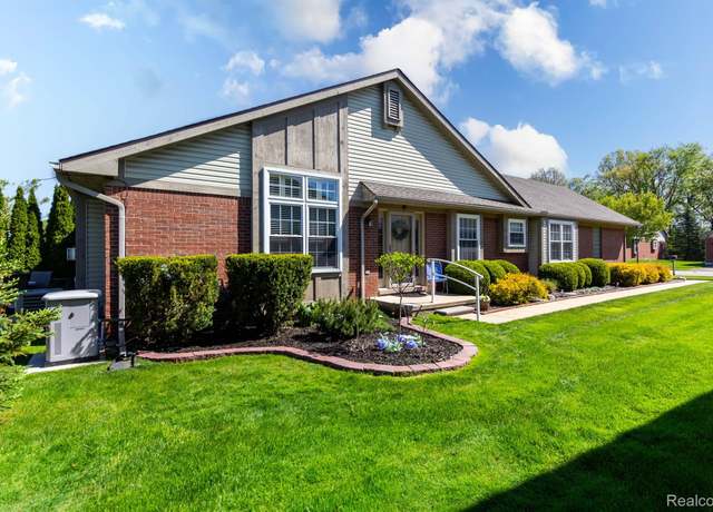 Property at 25380 Tara Ln, Flat Rock, MI 48134, 2 beds, 2.5 baths