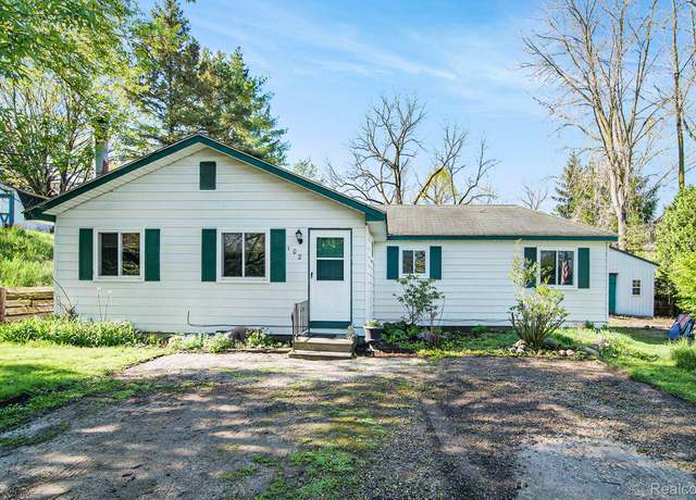 Property at 102 Franklin St, Holly, MI 48442, 3 beds, 1 bath