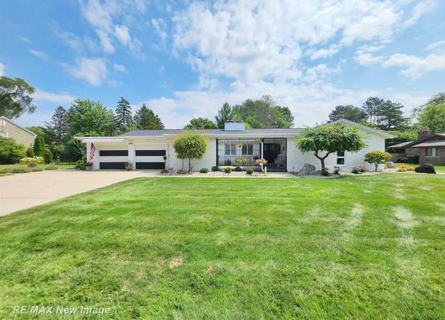 Property at 382 Canterbury Dr, Saginaw Charter Township, MI 48638, 3 beds, 3 baths