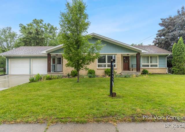 Property at 3605 Canal Ave SW, Grandville, MI 49418, 3 beds, 2.5 baths