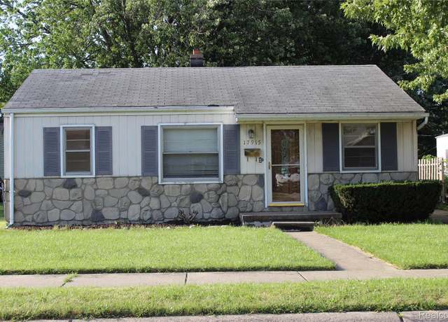 Property at 17915 Birmingham St, Roseville, MI 48066, 3 beds, 1 bath