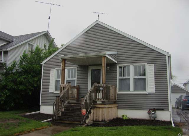 Property at 208 Maple Blvd, Monroe, MI 48162, 2 beds, 1 bath