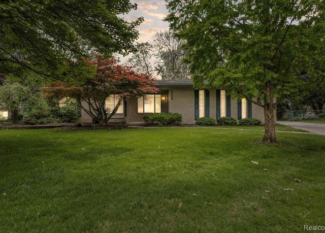Property at 5538 Larkins Dr, Troy, MI 48085, 4 beds, 3.5 baths