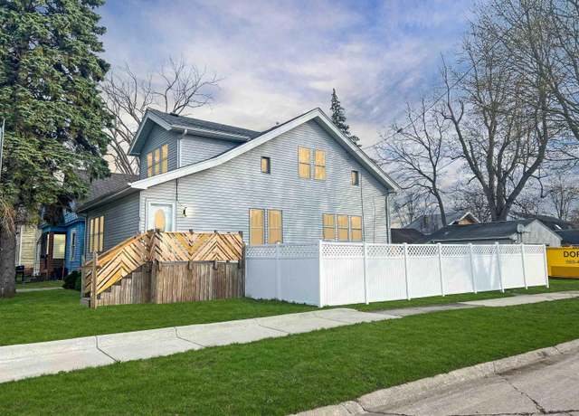 Property at 1421 Mackinaw St, Saginaw, MI 48602, 4 beds, 1.5 baths