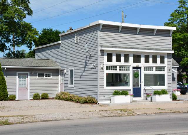 Property at 822 Cass St, Traverse City, MI 49684, 3 beds, 1.5 baths