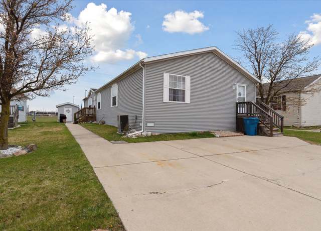 Property at 24922 N Hampton Dr, Flat Rock, MI 48134, 4 beds, 3 baths