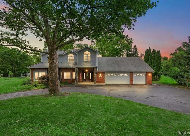 Property at 28028 Alycekay St, Farmington, MI 48334, 3 beds, 3.5 baths