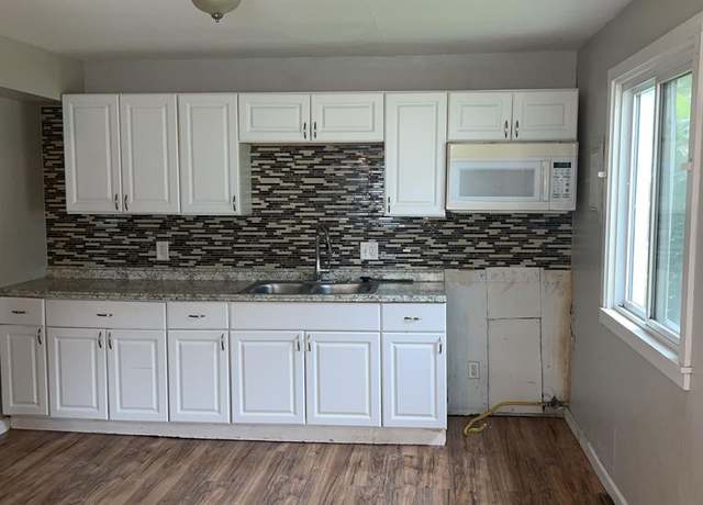 Property at 33411 Bentley Ct, Dearborn, MI 48186, 2 beds, 1 bath