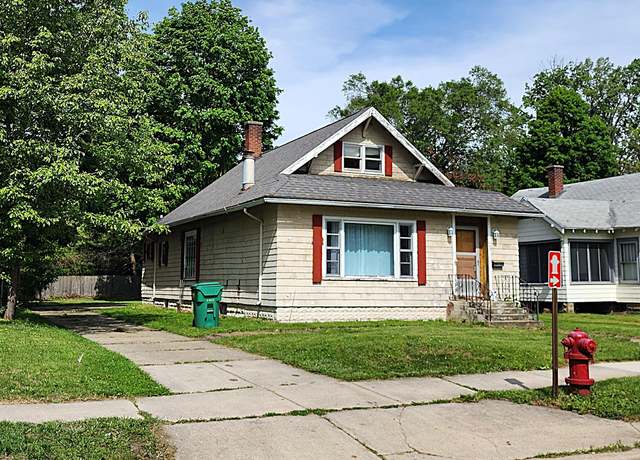 Property at 1006 N Main St, Three Rivers, MI 49093, 3 beds, 1.5 baths