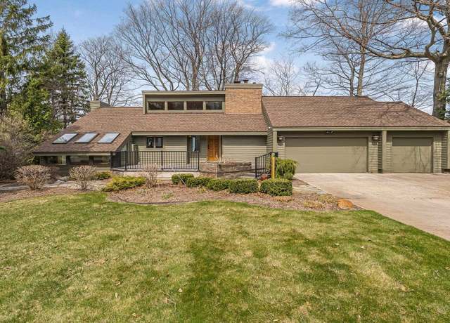 Property at 12531 N Island View Dr, Northport, MI 49670, 3 beds, 2 baths