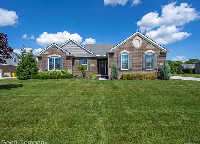 Property at 1295 Brookline Ct, Oakland, MI 48363, 3 beds, 2.5 baths