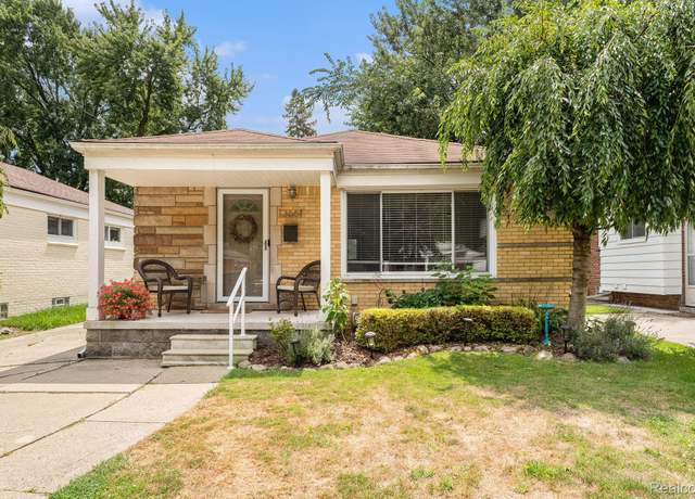 Property at 13661 Elgin St, Oak Park, MI 48237, 3 beds, 1.5 baths