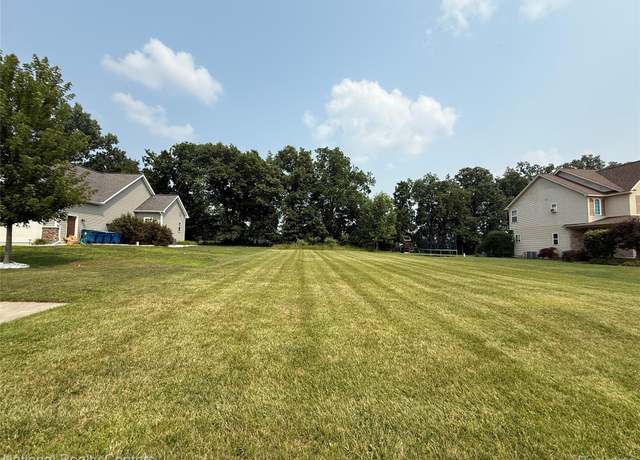Property at 8311 Meadow Creek Dr, Goodrich, MI 48438