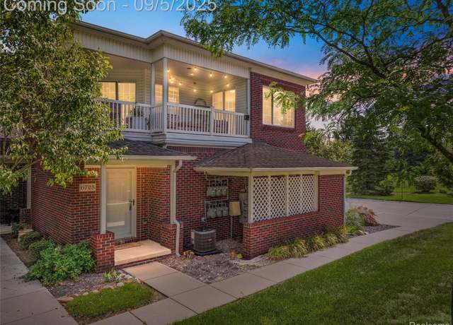 Property at 6725 Boulder Pointe Dr, Washington Township, MI 48094, 2 beds, 2 baths
