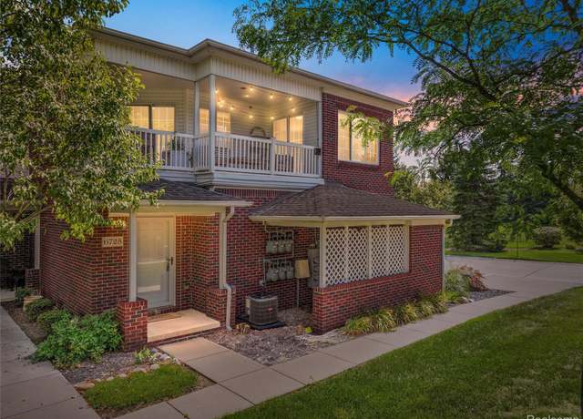 Property at 6725 Boulder Pointe Dr, Washington Township, MI 48094, 2 beds, 2 baths