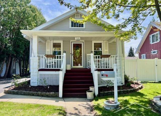 Property at 506 Woodside Ln, Bay City, MI 48708, 3 beds, 1 bath