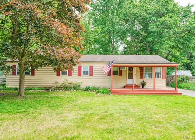 Property at 5806 Commanche Ln, Howell, MI 48843, 3 beds, 2 baths