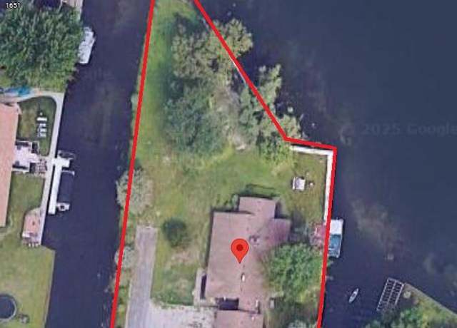 Property at 1677 Parkview Ave, West Bloomfield, MI 48324, 3 beds, 2 baths