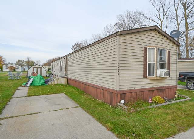 Property at 5488 Dockside Ct, Clay, MI 48001, 3 beds, 1.5 baths
