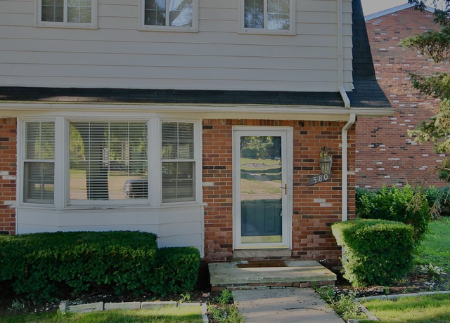 Property at 580 E Fox Hills Dr, Bloomfield Hills, MI 48304, 2 beds, 2 baths