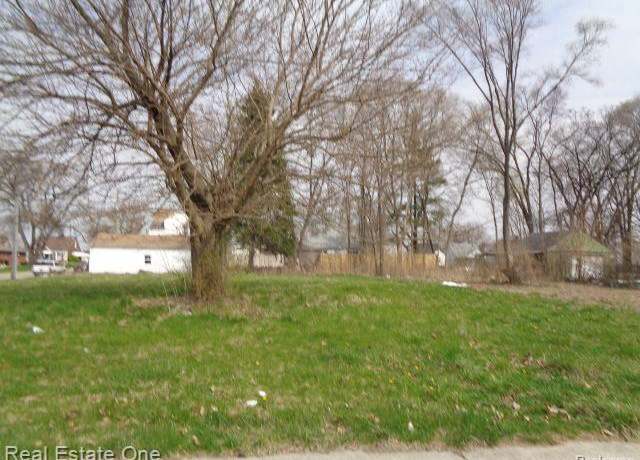 Property at 12932 Dwyer St, Hamtramck, MI 48212, 1 bath