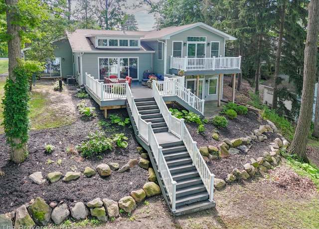 Property at 9471 Ridge Rd, Goodrich, MI 48438, 5 beds, 3.5 baths