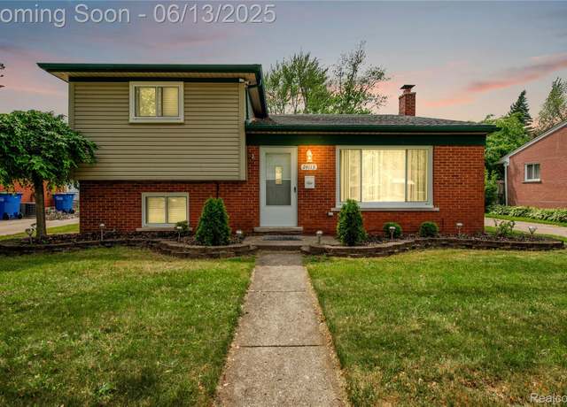 Property at 24113 Karen Ave, Warren, MI 48091, 4 beds, 1.5 baths