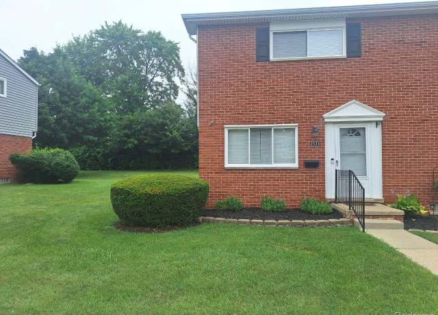 Property at 2526 Patrick Henry St, Auburn Hills, MI 48326, 2 beds, 1 bath