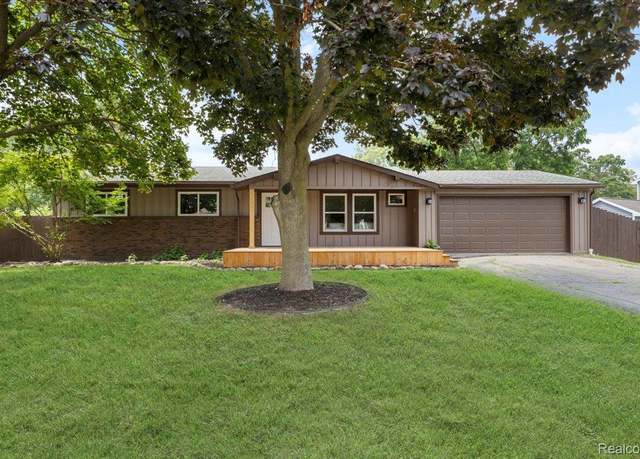 Property at 2863 Ravenglass Rd, Waterford Charter Township, MI 48329, 4 beds, 2.5 baths