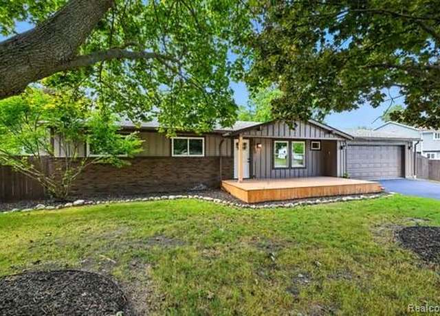 Property at 2863 Ravenglass Rd, Waterford Charter Township, MI 48329, 4 beds, 2.5 baths